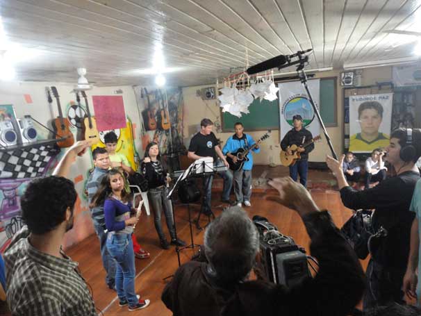 Gravação no Instituto Lenon Joel, em São Leopoldo, no Sul do país (Foto: Pedro Palmeiro)