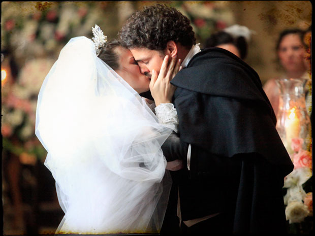 Açucena desiste de se casar e vai atrás de Jesuíno (Foto: TV Globo/ Cordel Encantado)