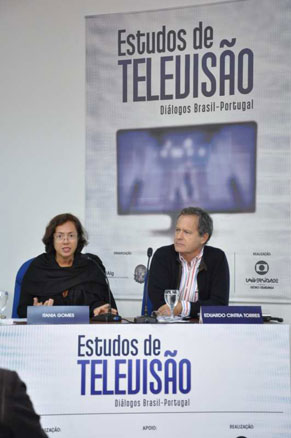Itania Gomes e Eduardo Cintra Torres foram os palestrantes da primeira mesa (Foto: Renato Velasco)