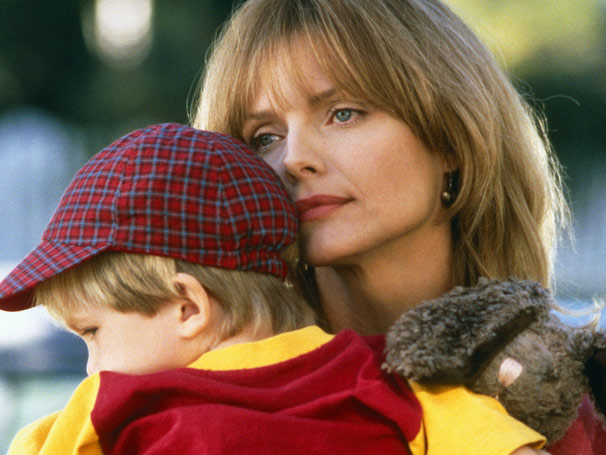 Beth Cappadora (Michelle Pfeiffer) sofre ao ter o filho sequestrado (Foto: Divulgação)