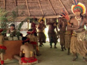 Índios na aldeia Pataxó, na Bahia (Foto: Reprodução de TV)