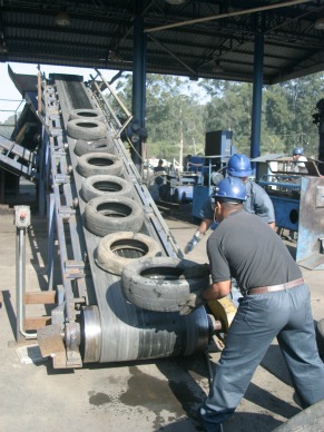 Globo Ecologia: como se livrar dos residuos industriais como os pneus e catalisadores de carros (Foto: Divulgação / Reciclanip)
