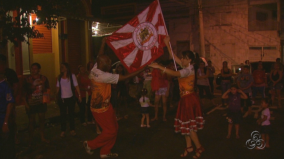 Mestre sala e porta bandeira intensificam os ensaios (Foto: Amazônia TV)