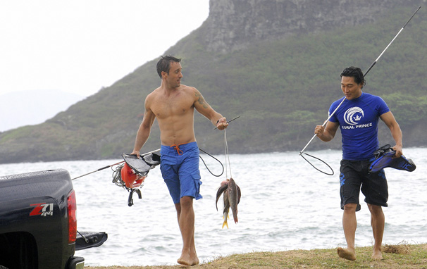 Hawaii Five-0 - E Steve conta para Chin da caixa de ferramentas de seu pai (Foto: Divulgação)