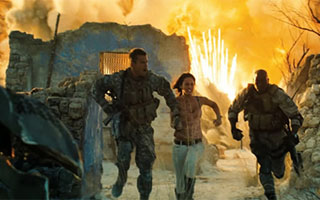 A batalha volta em 'Transformers 2' (Foto: Divulgação / Reprodução)