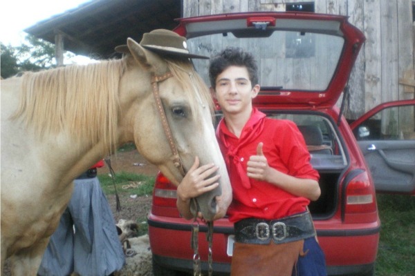 Hiago Albano e seu cavalo bragado (Foto: Arquivo pessoal)
