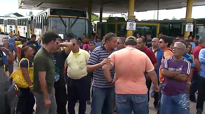 Paralisação no transporte coletivo causou transtorno ontem (11) em Manaus (Foto: Bom dia Amazônia)