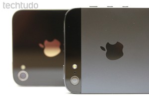 No lugar do vidro, o iPhone 5 agora vem com uma traseira metálica (Foto: Allan Melo / TechTudo)