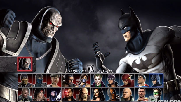 Tela de seleção de personagens, apresentando tanto os lutadores clássicos de Mortal Kombat quanto os heróis e vilões da DC