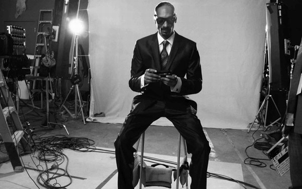 Snoop Dogg fazendo propaganda do Samsung Galaxy Indulge (Foto: Reprodução)