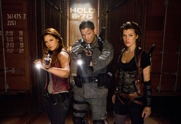 Claire, Chris e Alice em cena de Resident Evil 4: Recomeço (Foto: Divulgação)