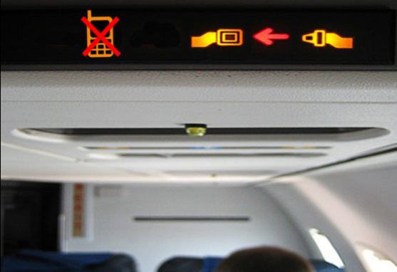 No avião, mantenha o celular desligado ou em "modo avião" (Foto: Reprodução)