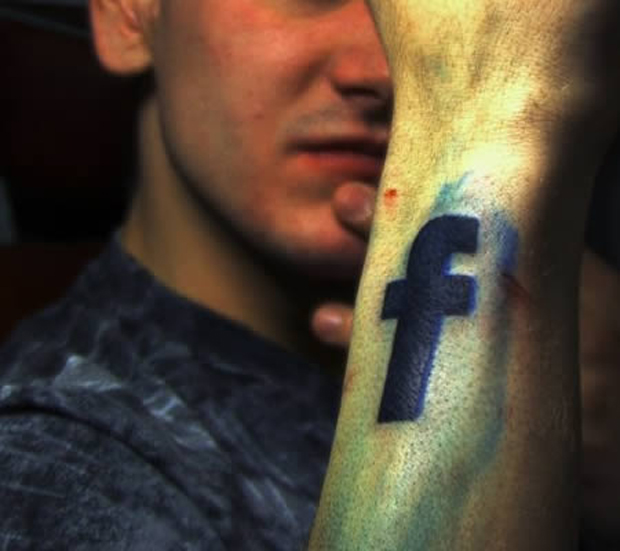 Tatuagem Facebook (Foto: Reprodução)