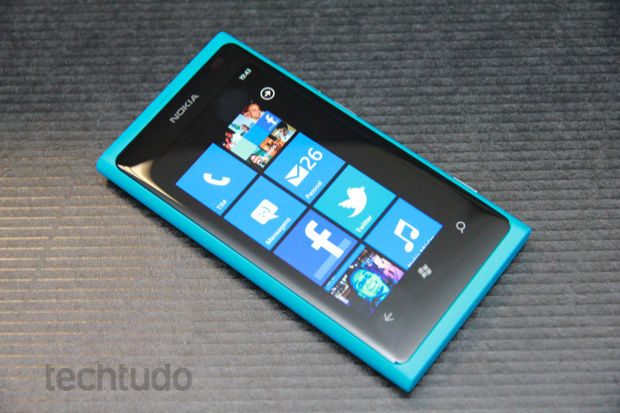 Nokia Lumia 800 (Foto: Allan Melo/TechTudo)