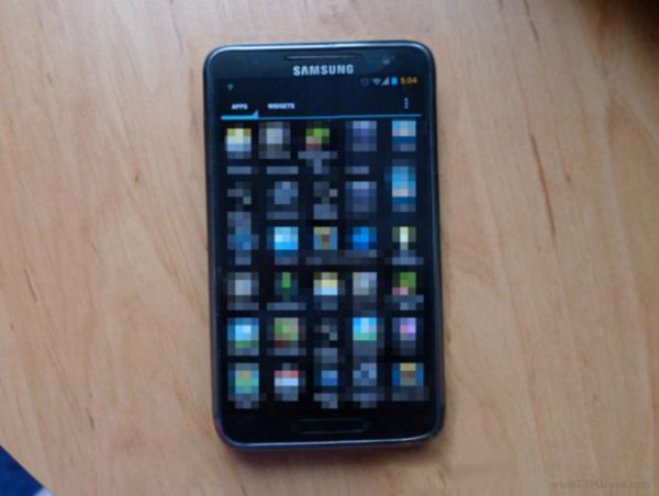 Foto do suposto Samsung Galaxy SIII que vazou na Internet nos últimos dias (Foto: Reprodução)