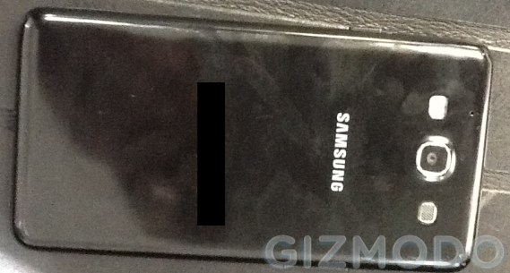 Face traseira do suposto Samsung Galaxy S III (Foto: Reprodução/Gizmodo)
