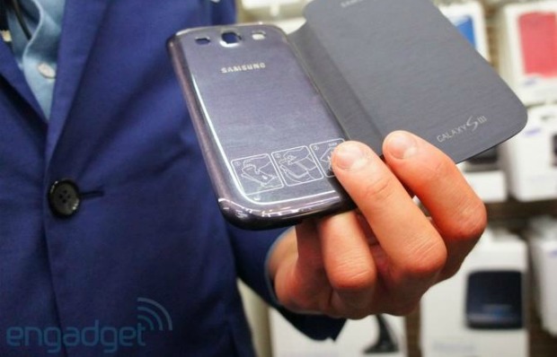 Samsung também investiu em capinhas (Foto: Engadget)