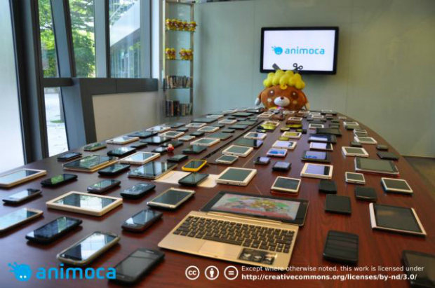 Esta é a sala de testes de aplicativos para Android na empresa (Foto: Divulgação)