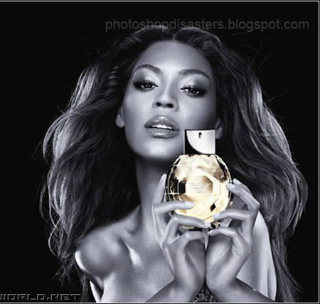 O ombro de Beyonce não está na mesma direção que as suas mãos (Foto: Reprodução/Oddee)