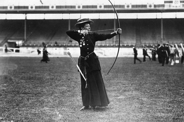 Beatrice Hill-Lowe ganhou medalha de bronze no tiro com arco feminino (Foto: Reprodução/ Agência Topical Press/Getty Images)