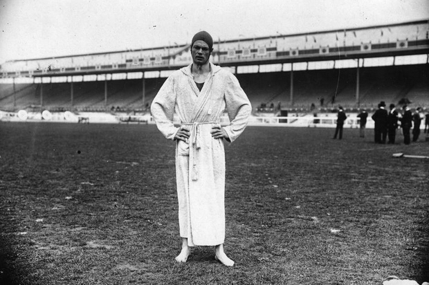 O americano Charles Daniels ganhou cinco medalhas de ouro de natação entre 1904 e 1908 (Foto: Reprodução/ Agência Topical Press/Getty Images)