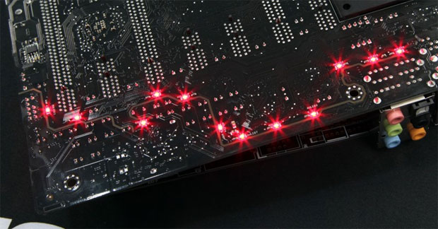 LEDs delimitam o isolamento entre sinal analógico e digital na placa (Foto: Reprodução)