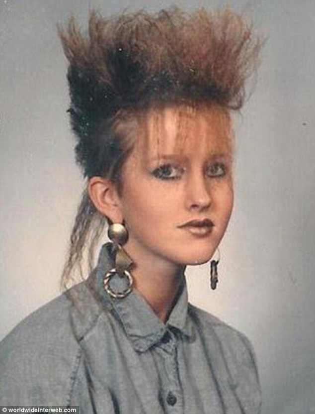 Muitos desses penteados eram típicos da década de 80 (Foto: Reprodução)
