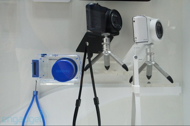 Galaxy Camera montadas sobre tripés de uso profissional (Foto: Reprodução)