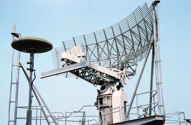 Grandes antenas são necessárias para o monitoramento de uma grande área (Foto: Reprodução)