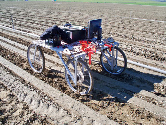 O protótipo mais rústico, com rodas de bicicleta (Foto: Reprodução)