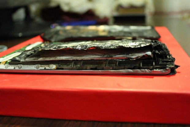 Interior do Nexus 7 totalmente destruída (Foto: Divulgação)