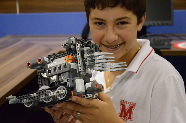 Joaquim Silveira ,14 anos, participou da equipe que desenvolveu o Avenger (Foto: Arquivo Pessoal)