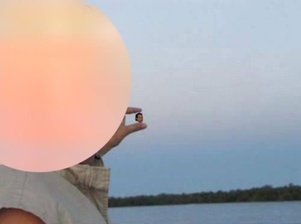'Photoshopada' inverte sol e cabeça do modelo dfotográfico (Foto: Reprodução)