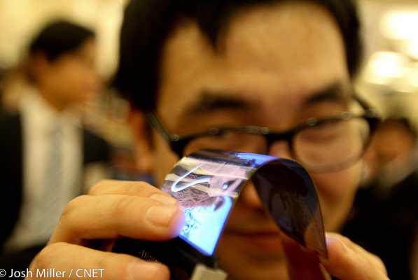 Samsung promete demonstrar tela flexível de 5.5' durante a CES 2013. (Foto: Reprodução / CNET)