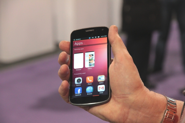 Design do Ubuntu Phone segue mesmos padrões da versão maior do sistema, para PCs (Foto: Fabrício Vitorino / TechTudo)