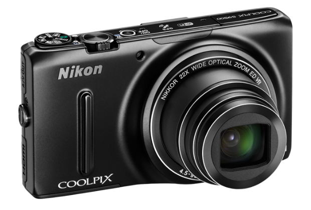 Nikon S9500 é um pouco mais cara, mas tem Wi-Fi e GPS (Divulgação)