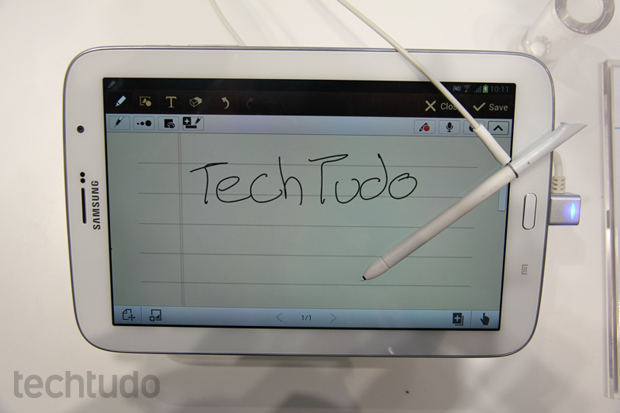 A caneta do Note 8 tem precisão e recursos melhores do que a do irmão maior, de 10.1 polegadas (Foto: Allan Melo/TechTudo)