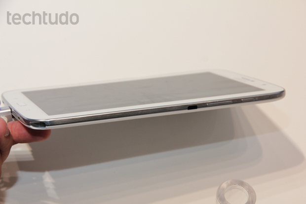 O Galaxy Note 8 tem infravermelho e slot para encaixe da caneta S Pen (Foto: Allan Melo/TechTudo)