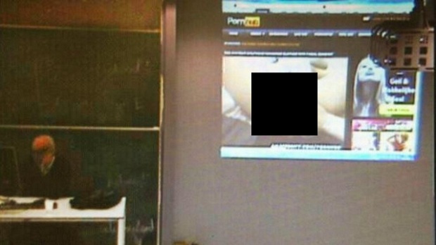 Professor foi convidado a se retirar após assistir vídeo pornô na sala de aula (Foto: Reprodução/Gawker)