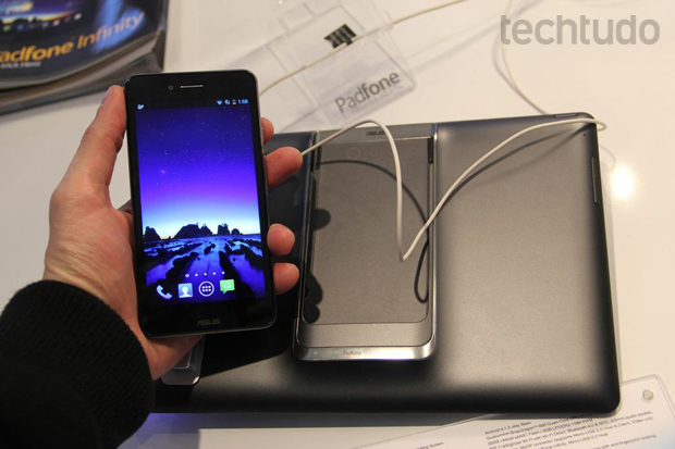 Asus Padfone Infinity tem uma tela FullHD e Android 4.2 (Foto: Fabrício Vitorino/TechTudo)