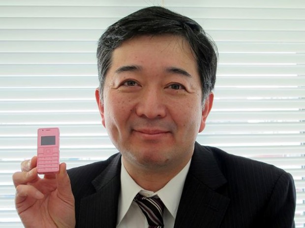 Phone Strap 2, celular japonês considerado o menor do mundo (Foto: Divulgação)