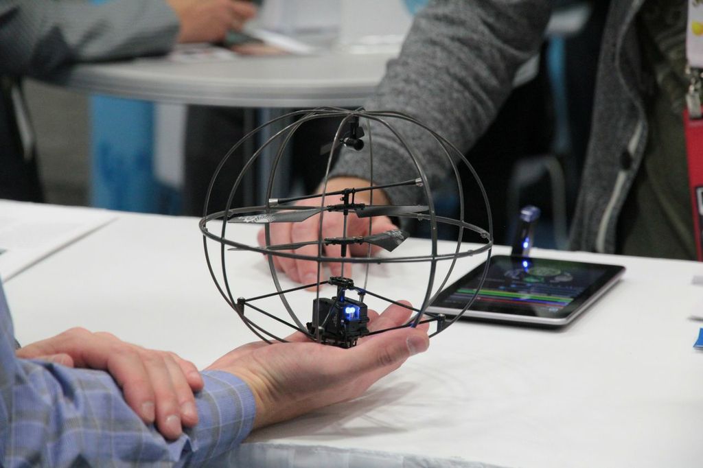 Engenhoca Orbit pode ser controlada com o poder da mente (Foto: Léo Torres/TechTudo)