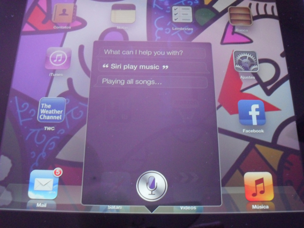 Siri é ativada através do botão Home do iPhone ou iPad (Foto Claudia Sardinha/TechTudo)