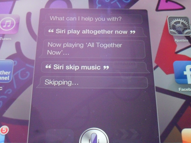 Siri pode ser controlada apenas em inglês (Foto: Claudia Sardinha/TechTudo)