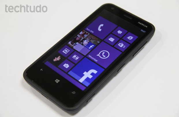 Nokia Lumia 620 (Foto: Marlon Câmara/TechTudo)