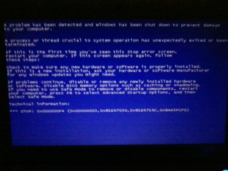 Falha da atualização do Windows 7: tela azul impede o boot do sistema (Foto: Reprodução/ Facebook)