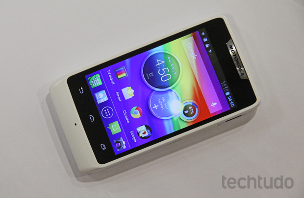 Motorola Razr D1 é um smartphone de entrada com características de top de linha (Foto: Marlon Câmara/TechTudo)