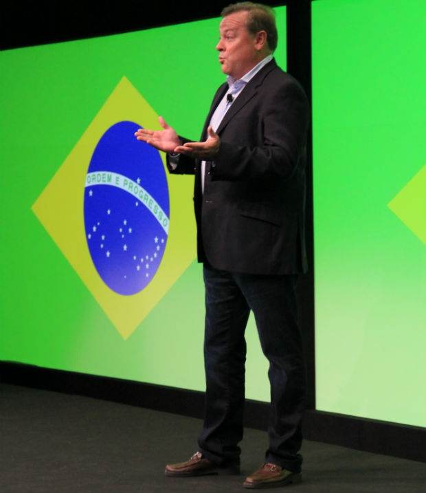 Jack Tretton, CEO da Sony Computer Entertainment America, abriu seu discurso elogiando a picanha nacional (Foto: TechTudo / Renato Bazan)