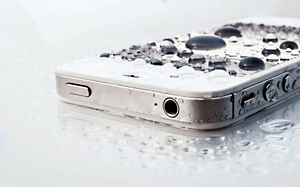 Seque imediatamente o smartphone quando molhar (Foto: Reprodução/MacBlogger)