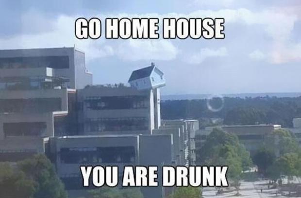 Na imagem, "Vá para casa, casa. Você está bêbada” (Foto: Reprodução/Bored Panda)